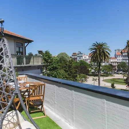 Aposentus - Skyline Apartman *